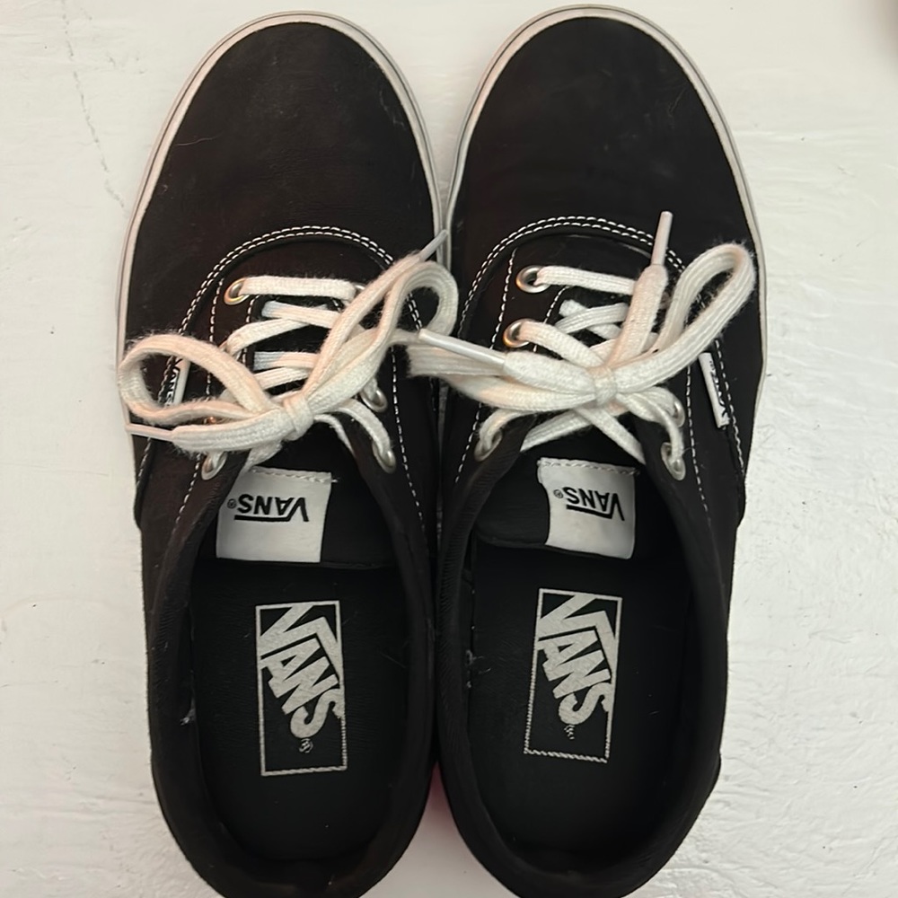 black and white vans sized 7.5